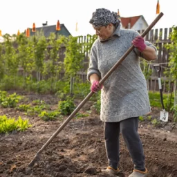 Imagem de mulher plantando um jardim